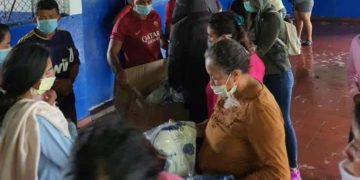 Fesfut dona uniformes de la Selecta a albergues