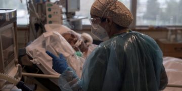 Chile registra cifra récord de 6,405 casos de COVID-19 en un día