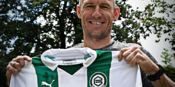 ¡Sorpresa! Arjen Robben vuelve a jugar al fútbol
