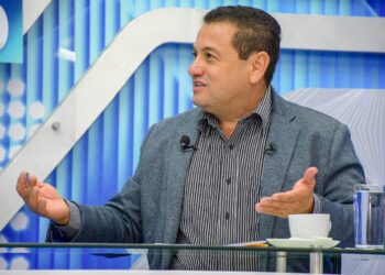 Ministro Castro pide a presidente de ARENA solicitar investigación fiscal contra Roberto d’Aubuisson