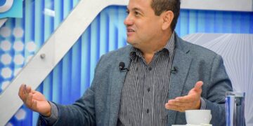 Ministro Castro pide a presidente de ARENA solicitar investigación fiscal contra Roberto d’Aubuisson