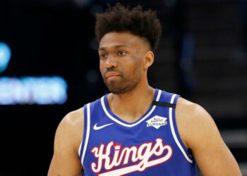 Jugador de la NBA con coronavirus fue captado jugando en un parque