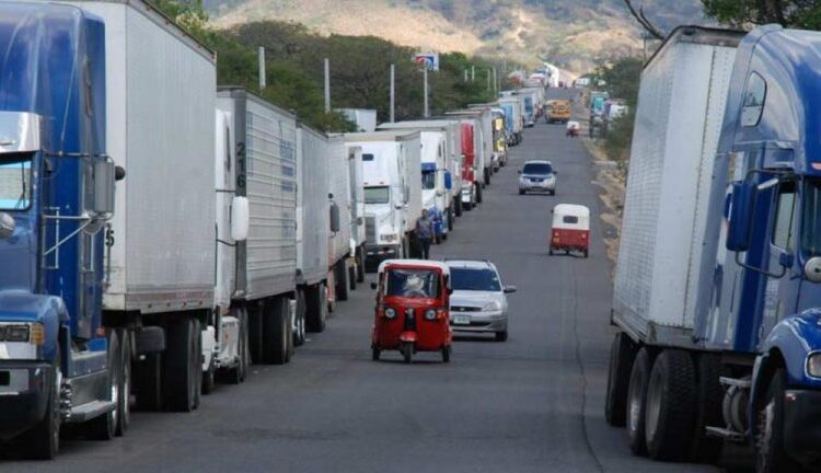 Bukele autoriza estadía de 10 días a transportistas de carga para la seguridad alimentaria