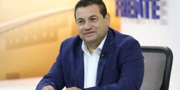 Ministro Castro señala incumplimiento de resolución judicial por la alcaldía de Santa Tecla