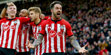 Che Adams anota un gol desde 40 metros para el Southampton y ganarle al Manchester City