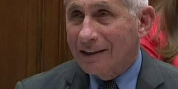 Fauci sobre la pandemia: «Estados Unidos está hasta las rodillas»