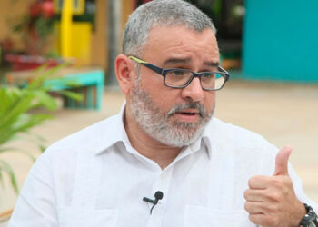 Revelan que Funes sacó $100 millones mensuales durante un año de El Salvador hacia Guatemala