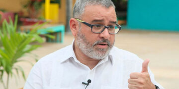 Revelan que Funes sacó $100 millones mensuales durante un año de El Salvador hacia Guatemala
