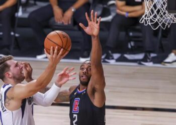 Kawhi replica la enésima exhibición de Doncic y clasifica a L.A. para semis