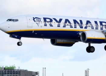 Dos detenidos en Londres tras sospecha terrorista en un vuelo de Ryanair