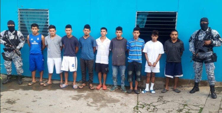 PNC captura 9 pandilleros en Chalatenango