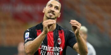 Zlatan anuncia que ha dado positivo a COVID-19 y la desafía fiel a su estilo