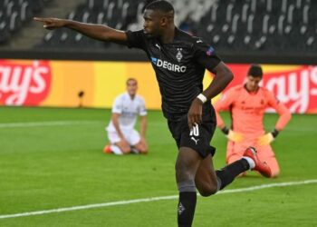 Real Madrid se salva de la derrota tras empatar 2-2  ante el Borussia Mönchengladbach