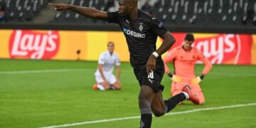 Real Madrid se salva de la derrota tras empatar 2-2  ante el Borussia Mönchengladbach