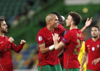 3-0: Diogo Jota se disfraza de Cristiano Ronaldo y Portugal sigue líder