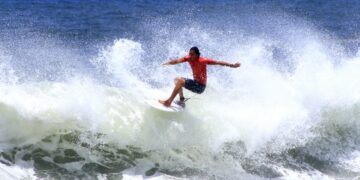 Surfistas salvadoreños serán beneficiados por la International Surfing Association
