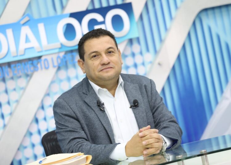 Rolando Castro señala que alcalde Muyshondt es quien debe enfrentar proceso judicial por retenciones de cuotas a empleados, no el tesorero de la alcaldía