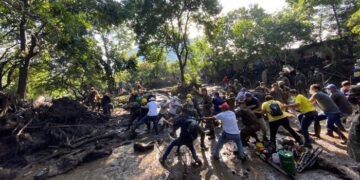 Sube a 9 el número de fallecidos tras deslave en Nejapa
