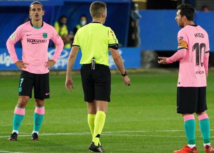 El Barcelona sufre para rescatar un empate 1-1 ante el Alavés