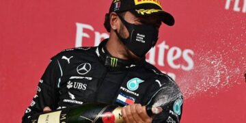 Lewis Hamilton ganó en el GP de Emilia Romagna y Mercedes obtuvo el título de constructores superando el récord de Ferrari