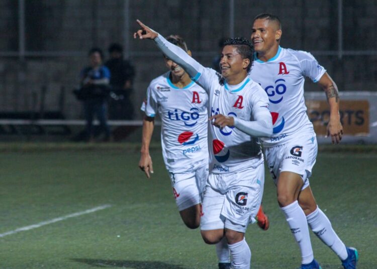 Cuatro equipos de España buscan el fichaje de Óscar Cerén