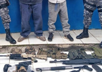 Pandilleros capturados con armas de guerra y equipo táctico en Cabañas