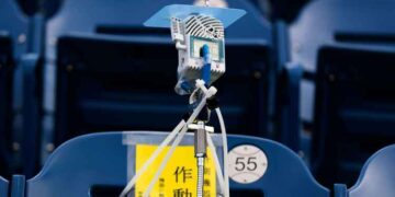Deporte japonés prueba tecnología para llenar estadios de béisbol