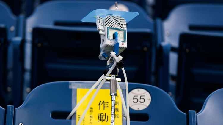Deporte japonés prueba tecnología para llenar estadios de béisbol