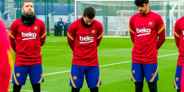 La plantilla del F.C. Barcelona acepta bajarse el sueldo otro 27 %
