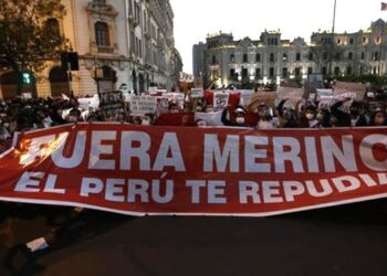 Peruanos marchan en rechazo al nuevo presidente, Manuel Merino