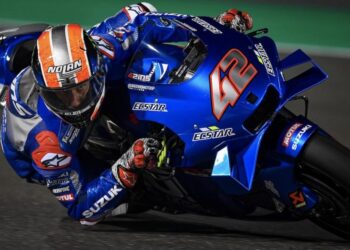 Rins recae del hombro en otra caída y no descarta la cirugía