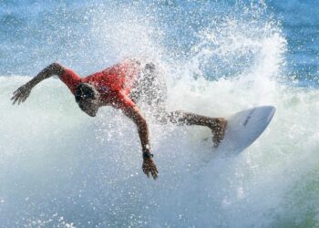 El surfista Bryan Pérez dio la cara por El Salvador y cerró su participación en el Alas Latino
