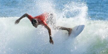 El surfista Bryan Pérez dio la cara por El Salvador y cerró su participación en el Alas Latino