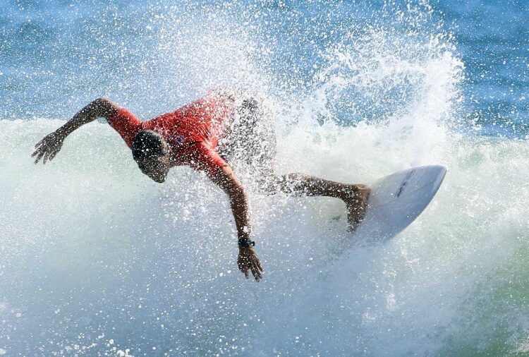 El surfista Bryan Pérez dio la cara por El Salvador y cerró su participación en el Alas Latino