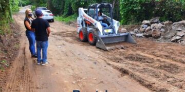 Agradecen a Beatriz Olmedo por ayudar a comunidad en la reparación de una importante calle