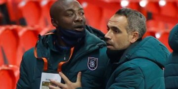 Asistente técnico sufrió insulto racista en el partido del PSG vs Basaksehir
