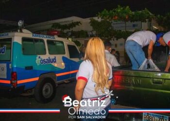 Olmedo y Gilberto Amador entregan alimentos a FOSALUD