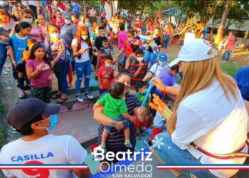 Olmedo y Gilberto Amador llevando diversión en Apopa