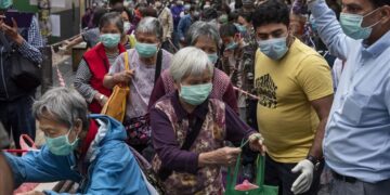 Alarma en China ante la detección de nuevos brotes de COVID-19 pese a los férreos controles