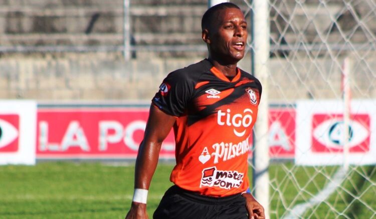 Águila asalta el liderado del Grupo A con remontada categórica