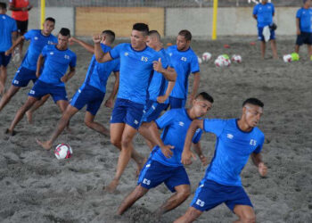 La selección de fútbol playa volvió a los entrenos pensando en el Mundial de Rusia 2021