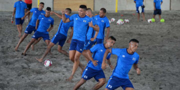 La selección de fútbol playa volvió a los entrenos pensando en el Mundial de Rusia 2021