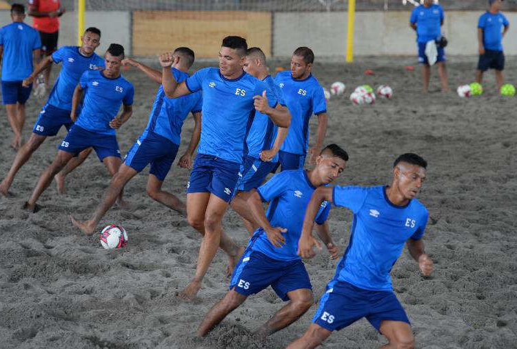 La selección de fútbol playa volvió a los entrenos pensando en el Mundial de Rusia 2021