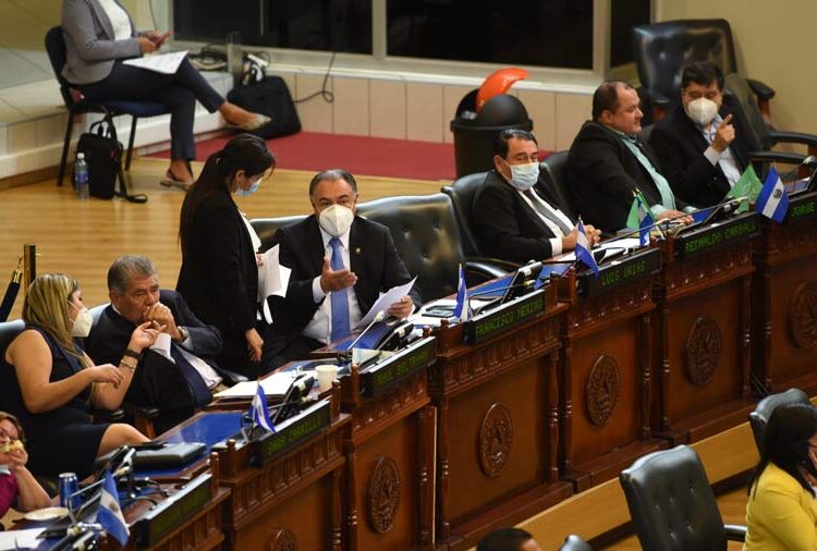 ARENA propone ley que limita aglomeración de personas ante rebrote de nueva cepa del COVID-19