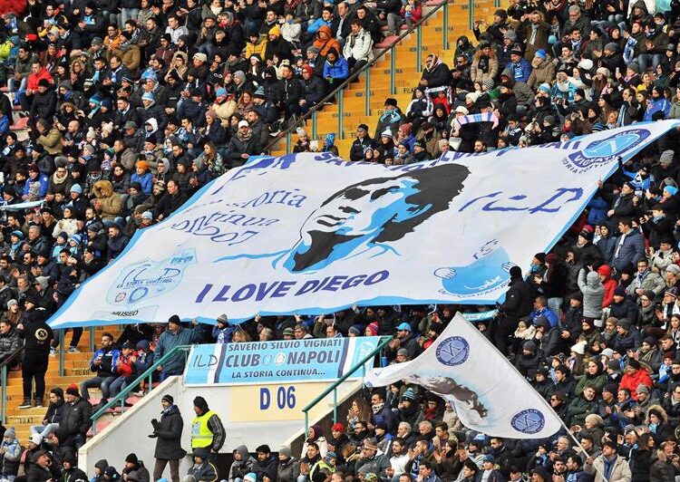Nápoles rebautiza su estadio de fútbol como “Diego Armando Maradona”