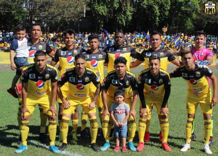 El 11 Deportivo no es casualidad: empató 1-1 contra Santa Tecla y sigue líder del grupo B