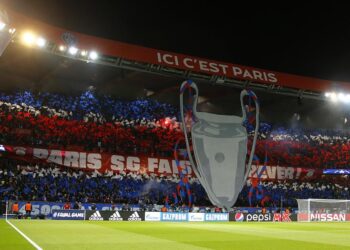 Francia espera abrir los estadios en enero