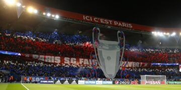 Francia espera abrir los estadios en enero