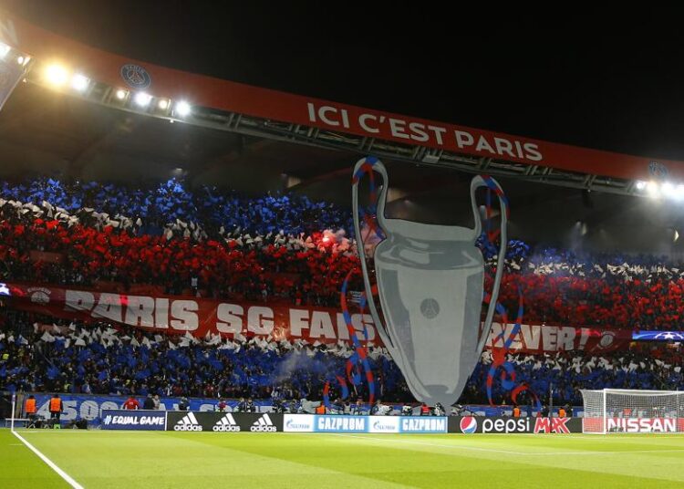 Francia espera abrir los estadios en enero