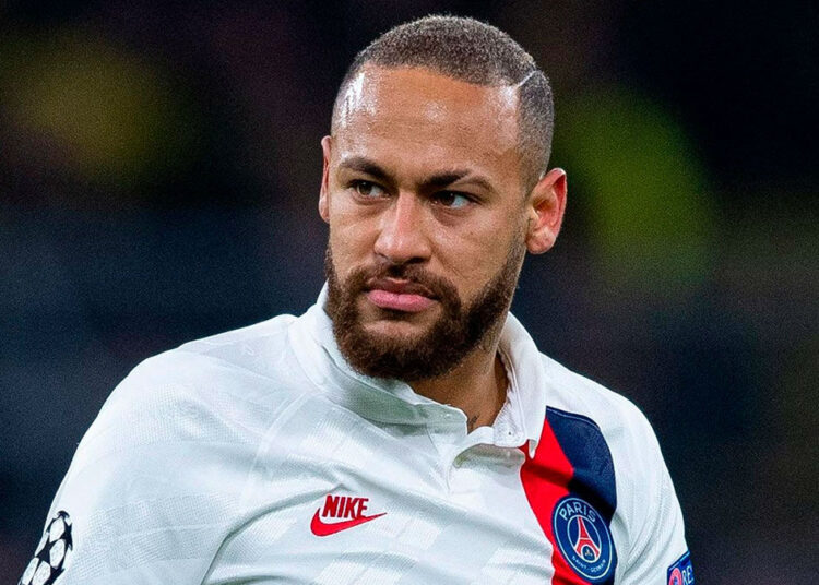 Neymar desata indignación en Brasil por ofrecer fiesta con unos 500 invitados